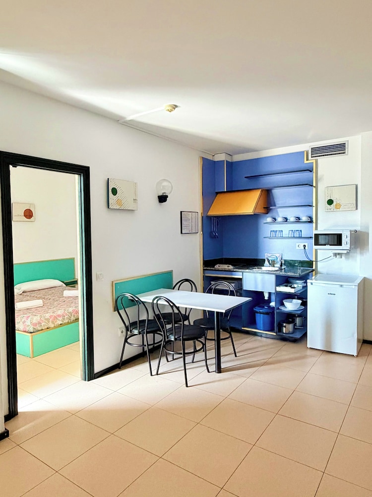 Apartaments Lloret Sun — Hotel rooms in Lloret de Mar, Catalonia