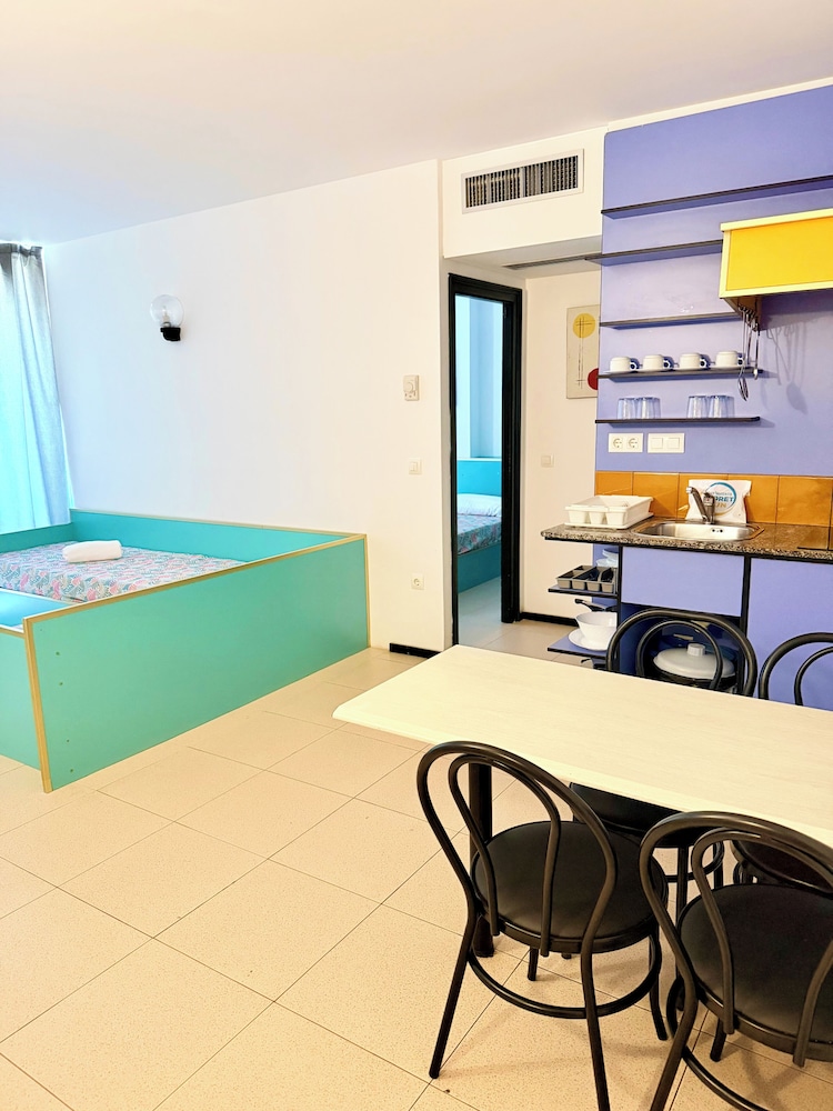 Apartaments Lloret Sun — Hotel rooms in Lloret de Mar, Catalonia