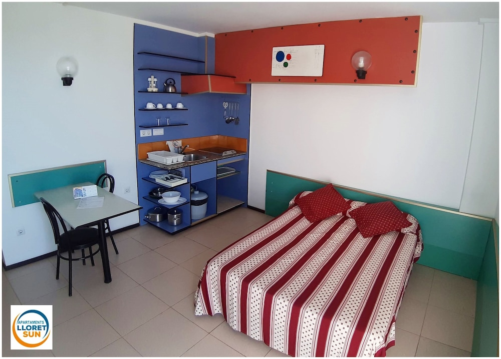 Apartaments Lloret Sun — Hotel rooms in Lloret de Mar, Catalonia