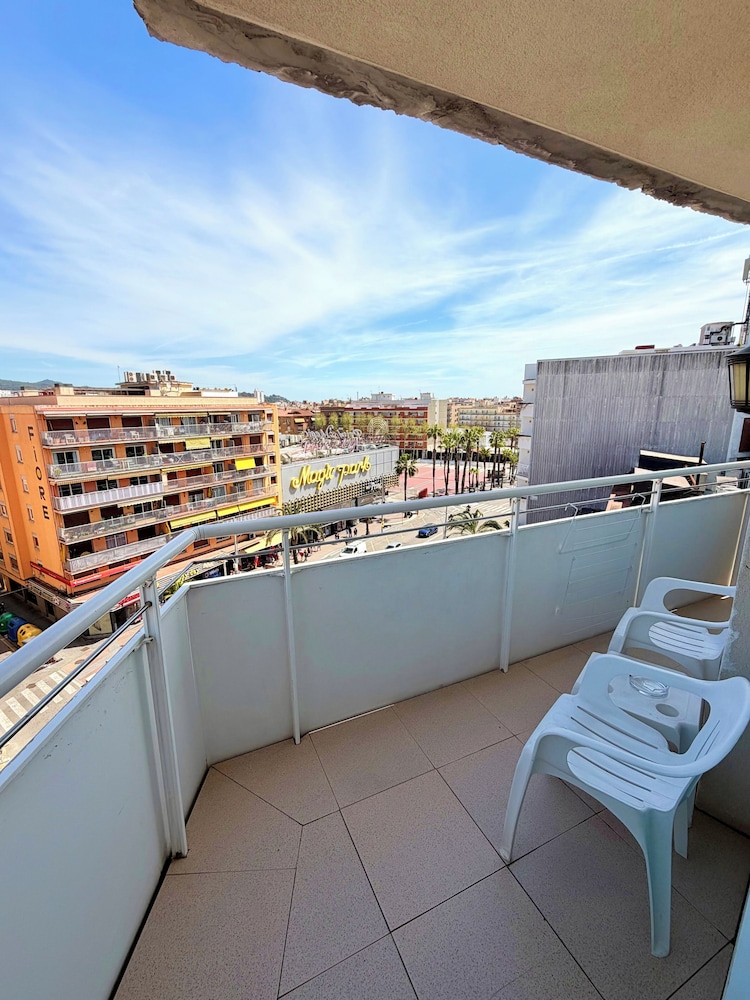 Apartaments Lloret Sun — Hotel rooms in Lloret de Mar, Catalonia