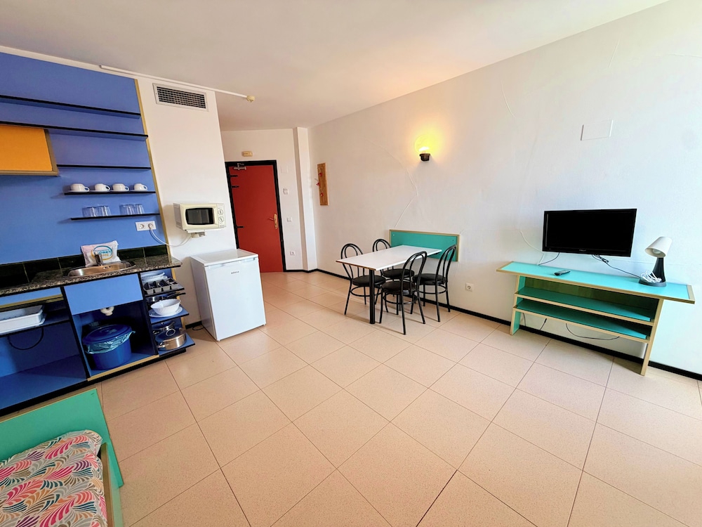 Apartaments Lloret Sun — Hotel rooms in Lloret de Mar, Catalonia