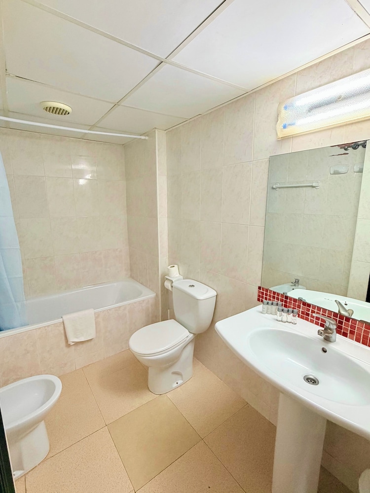 Apartaments Lloret Sun — Hotel rooms in Lloret de Mar, Catalonia