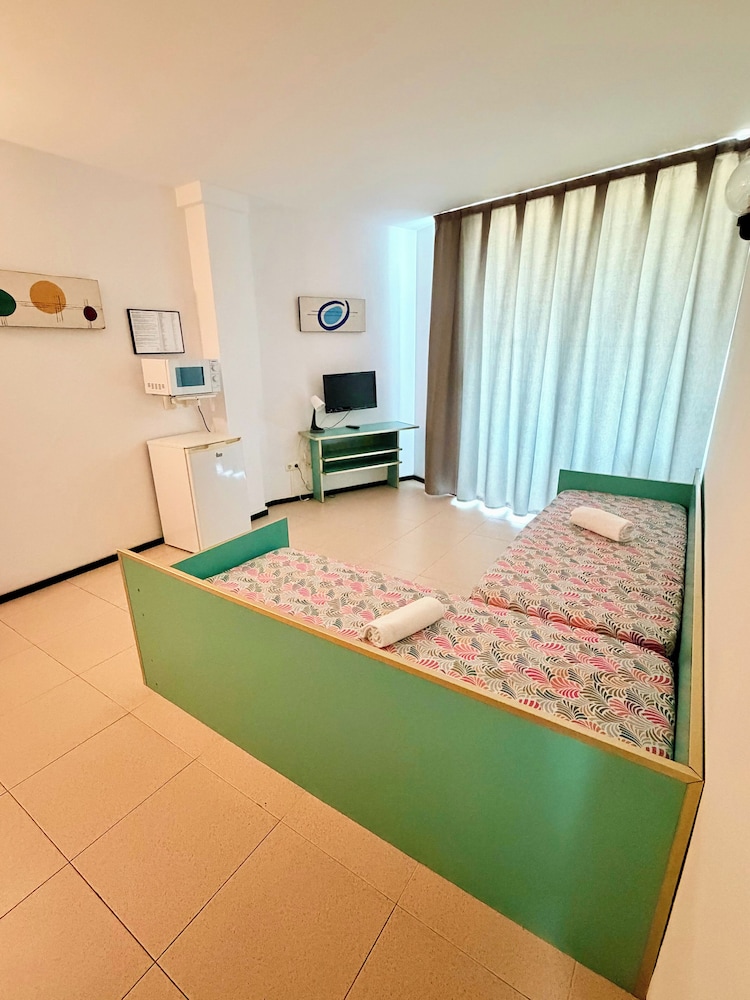 Apartaments Lloret Sun — Hotel rooms in Lloret de Mar, Catalonia