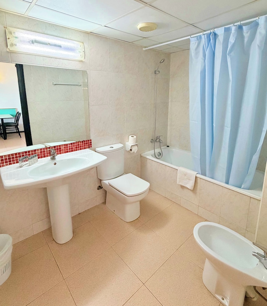 Apartaments Lloret Sun — Hotel rooms in Lloret de Mar, Catalonia