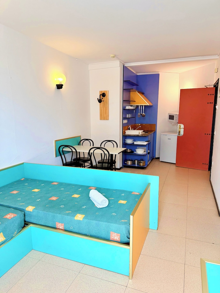 Apartaments Lloret Sun — Hotel rooms in Lloret de Mar, Catalonia