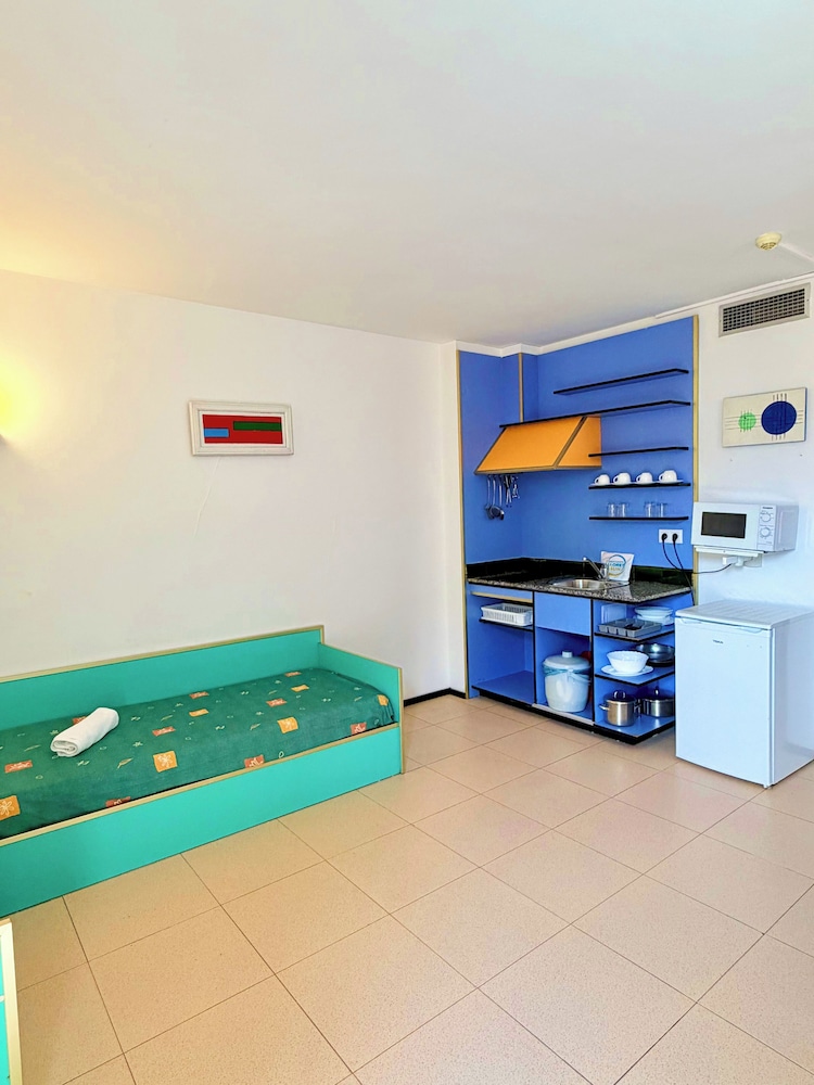 Apartaments Lloret Sun — Hotel rooms in Lloret de Mar, Catalonia