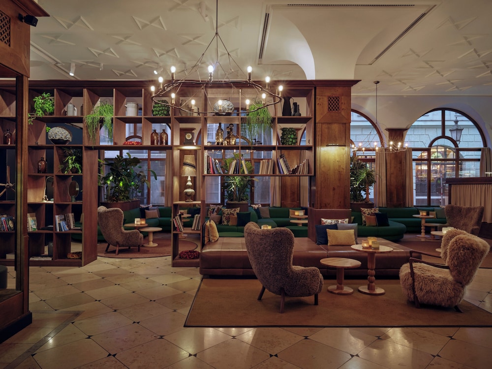 Platzl Hotel — Restaurant & bars in Munich, Bavaria