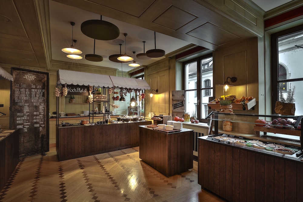 Platzl Hotel — Restaurant & bars in Munich, Bavaria