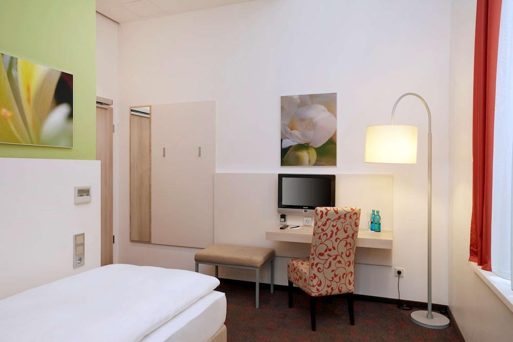 H+ Hotel München — Hotel rooms in Munich, Bavaria