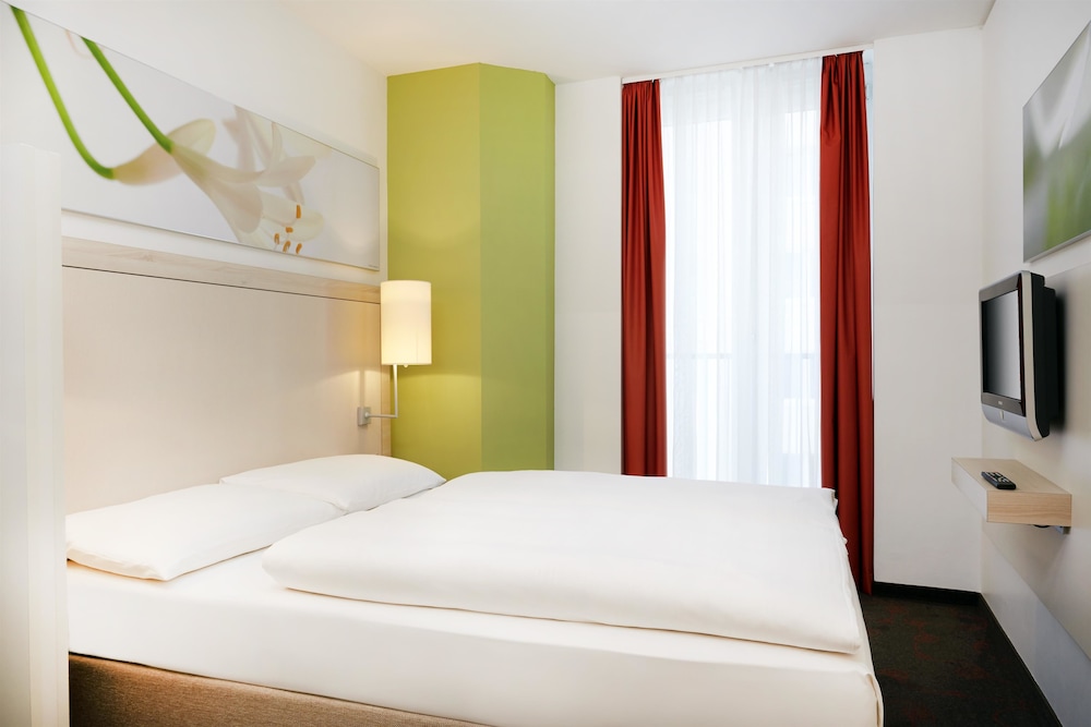 H+ Hotel München — Hotel rooms in Munich, Bavaria