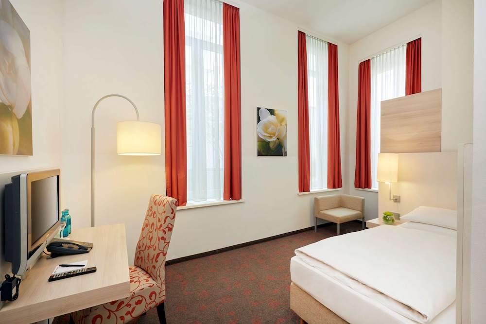 H+ Hotel München — Hotel rooms in Munich, Bavaria