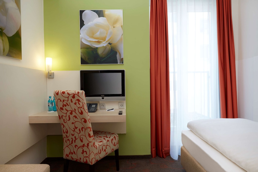 H+ Hotel München — Hotel rooms in Munich, Bavaria