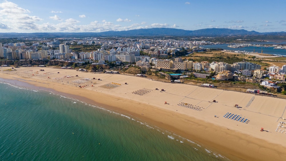 Hotel Algarve Casino — Beach in Portimão, Faro