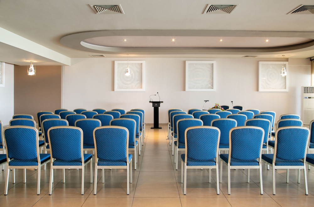 Atlantica Miramare Beach — Hotel building in Limassol, Limassol Region
