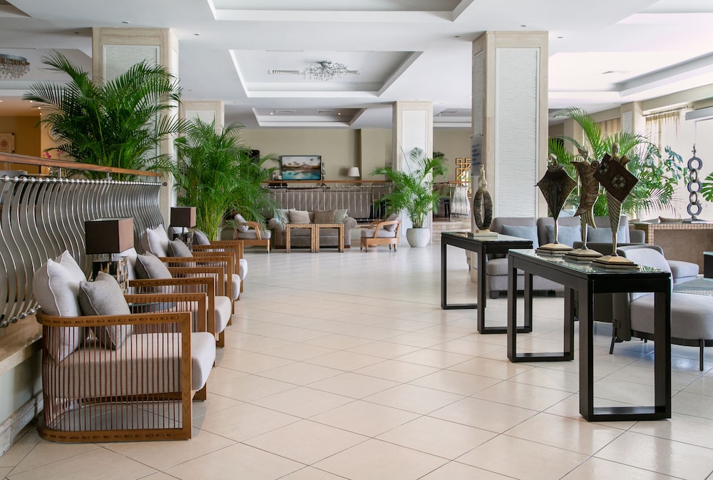 Atlantica Miramare Beach — Hotel building in Limassol, Limassol Region
