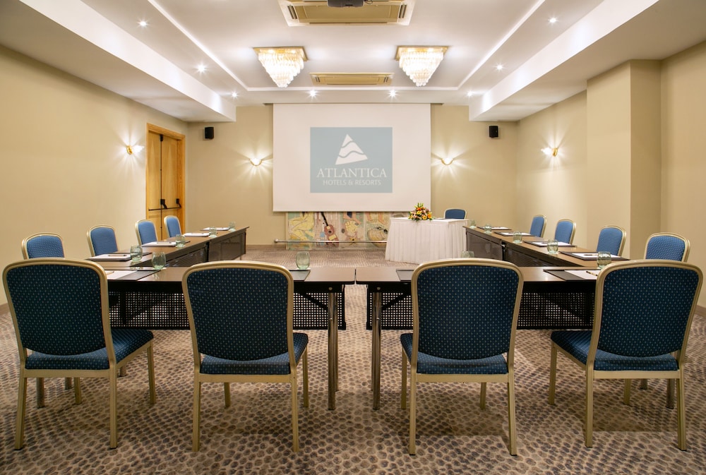 Atlantica Miramare Beach — Hotel building in Limassol, Limassol Region