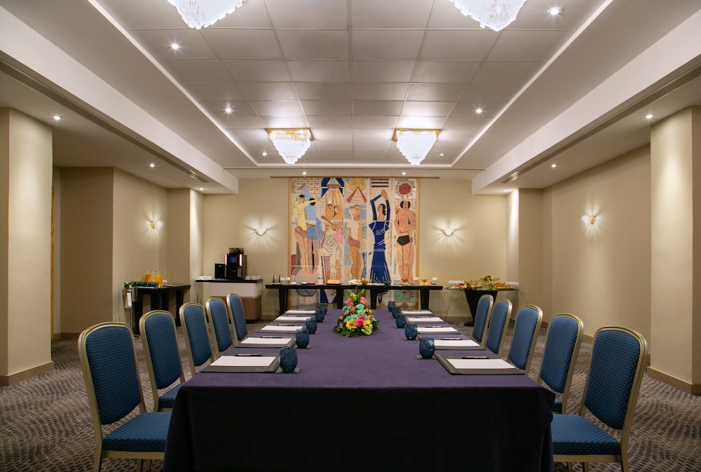 Atlantica Miramare Beach — Hotel building in Limassol, Limassol Region