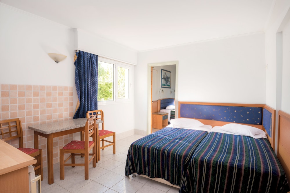Atlantis Hotel — Hotel rooms in Kos Town, South Aegean