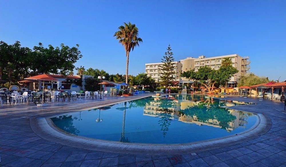 Atlantis Hotel — Swimming pool in Kos Town, South Aegean