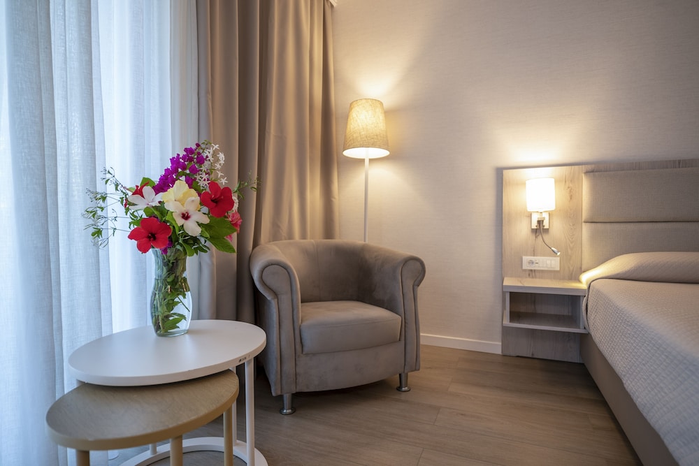 Atlantis Hotel — Hotel rooms in Kos Town, South Aegean