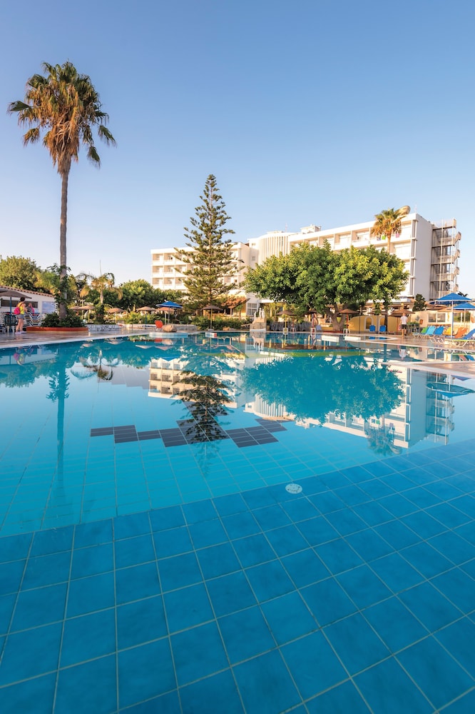 Atlantis Hotel — Swimming pool in Kos Town, South Aegean