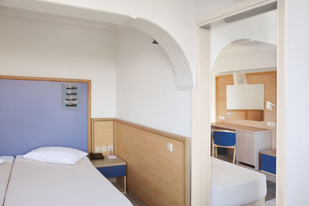 Atlantis Hotel — Hotel rooms in Kos Town, South Aegean