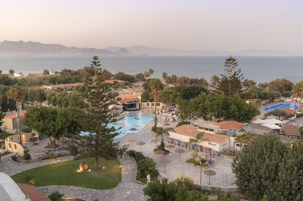 Atlantis Hotel — Swimming pool in Kos Town, South Aegean