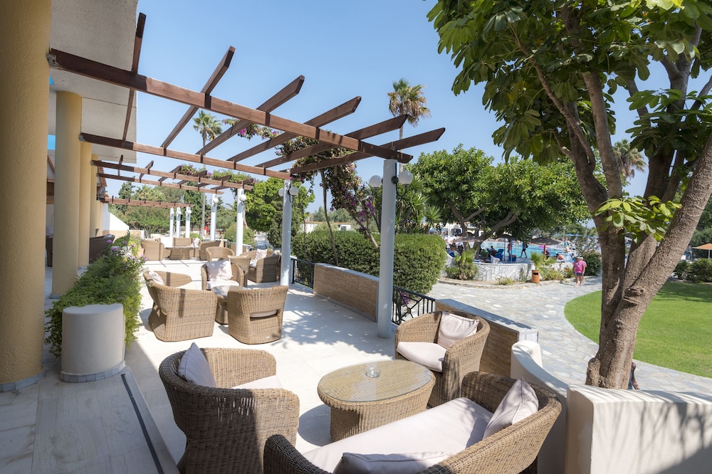 Atlantis Hotel — Restaurant & bars in Kos Town, South Aegean