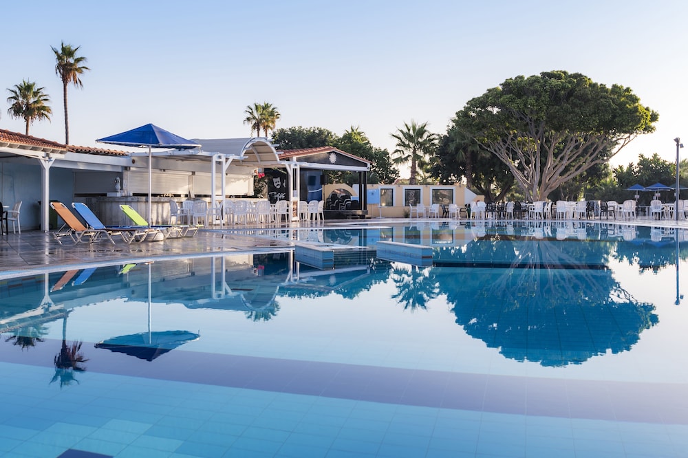Atlantis Hotel — Swimming pool in Kos Town, South Aegean