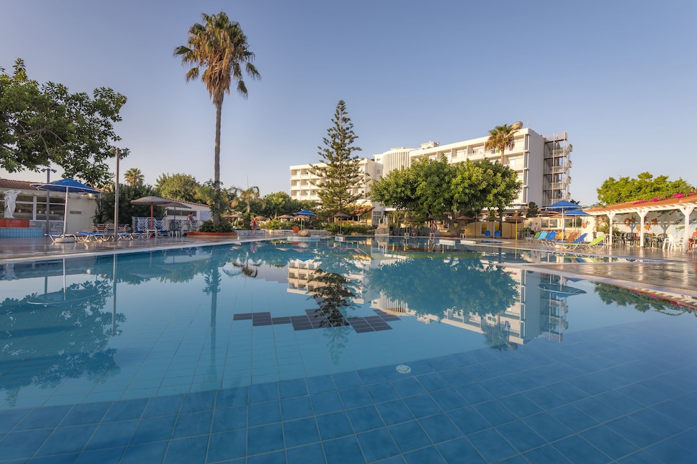 Atlantis Hotel — Swimming pool in Kos Town, South Aegean