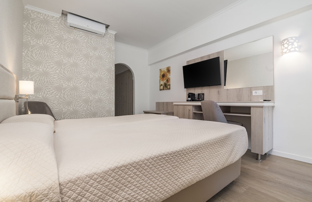 Atlantis Hotel — Hotel rooms in Kos Town, South Aegean