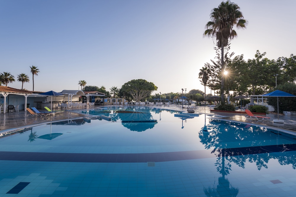 Atlantis Hotel — Swimming pool in Kos Town, South Aegean