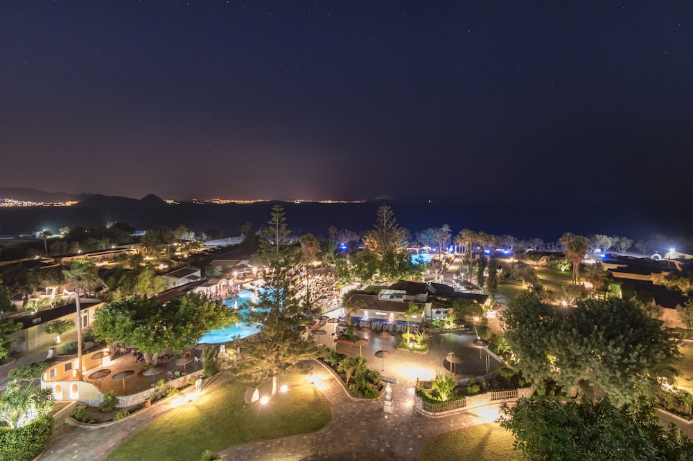 Atlantis Hotel — Swimming pool in Kos Town, South Aegean