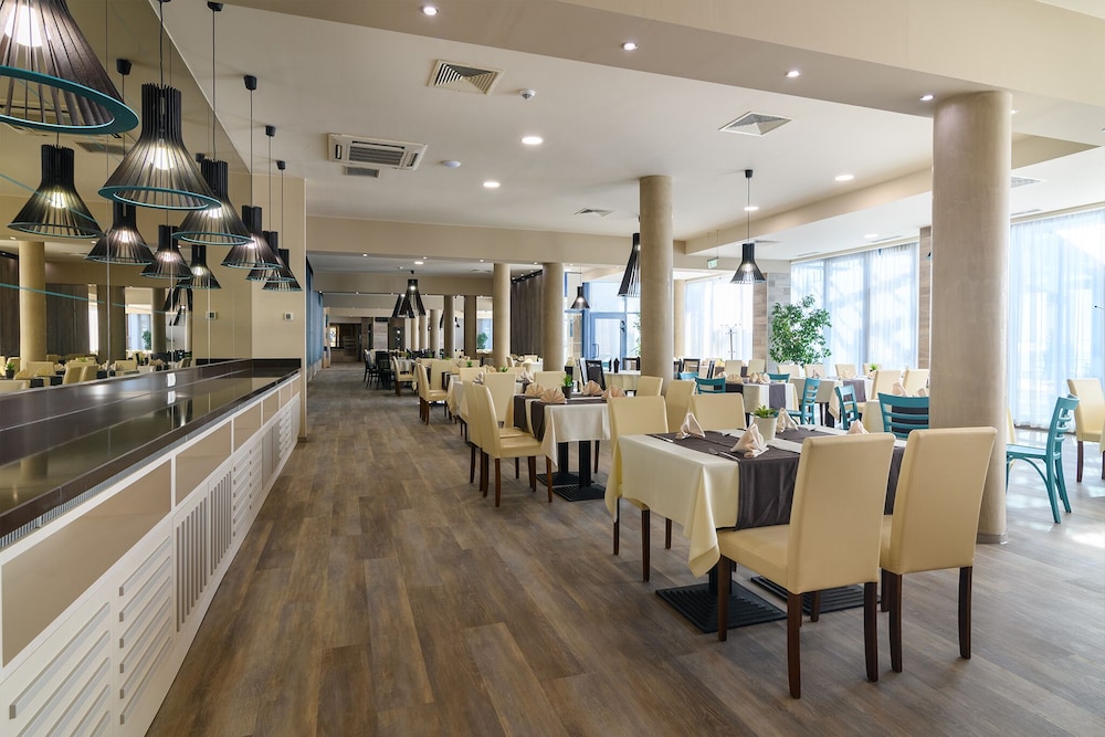 Azalia Hotel Balneo & SPA — Restaurant & bars in Varna, Varna Region