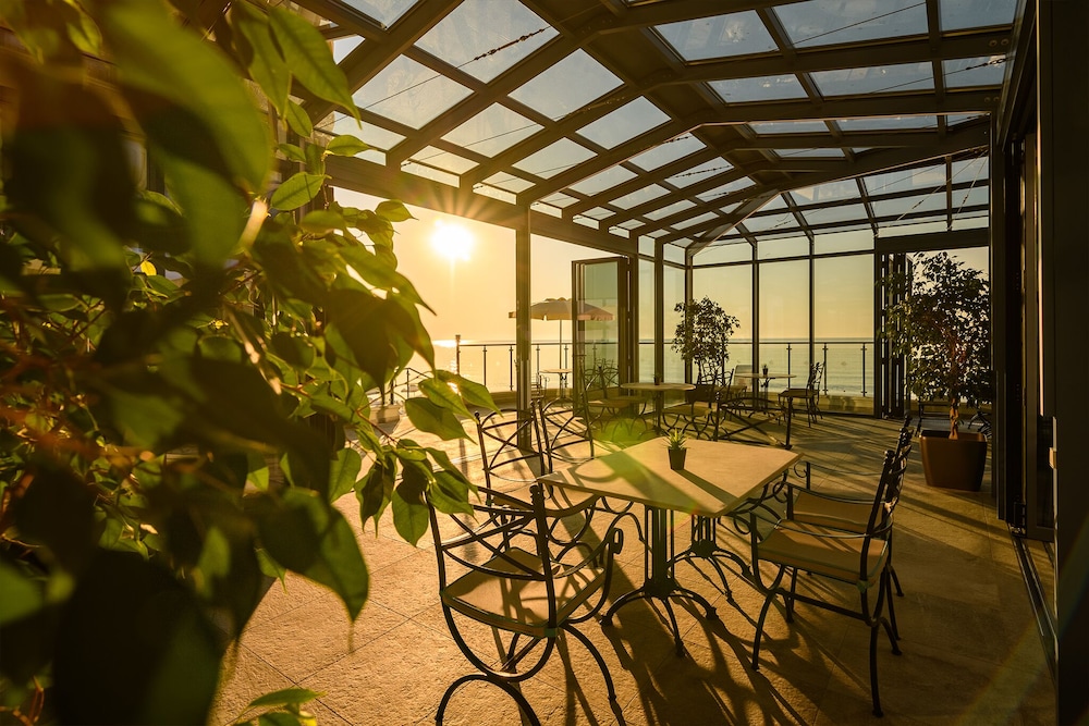Azalia Hotel Balneo & SPA — Restaurant & bars in Varna, Varna Region