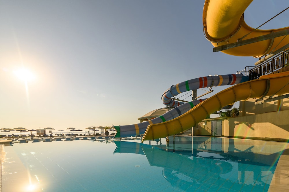 Azalia Hotel Balneo & SPA — Swimming pool in Varna, Varna Region