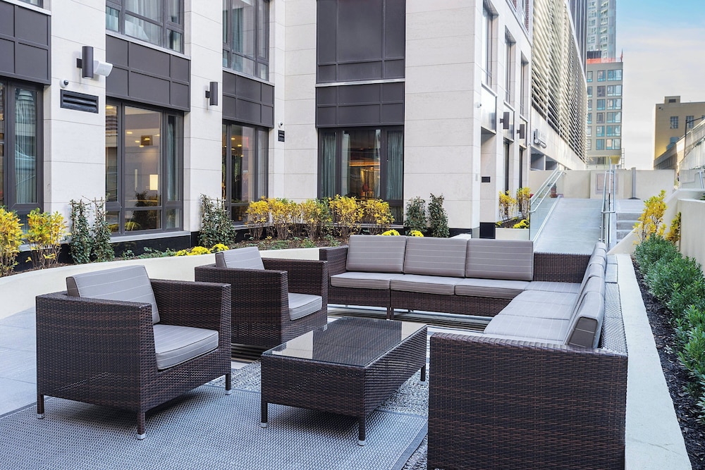 Fairfield Inn & Suites New York Manhattan / Central Park — Hotel building in New York City, New York State