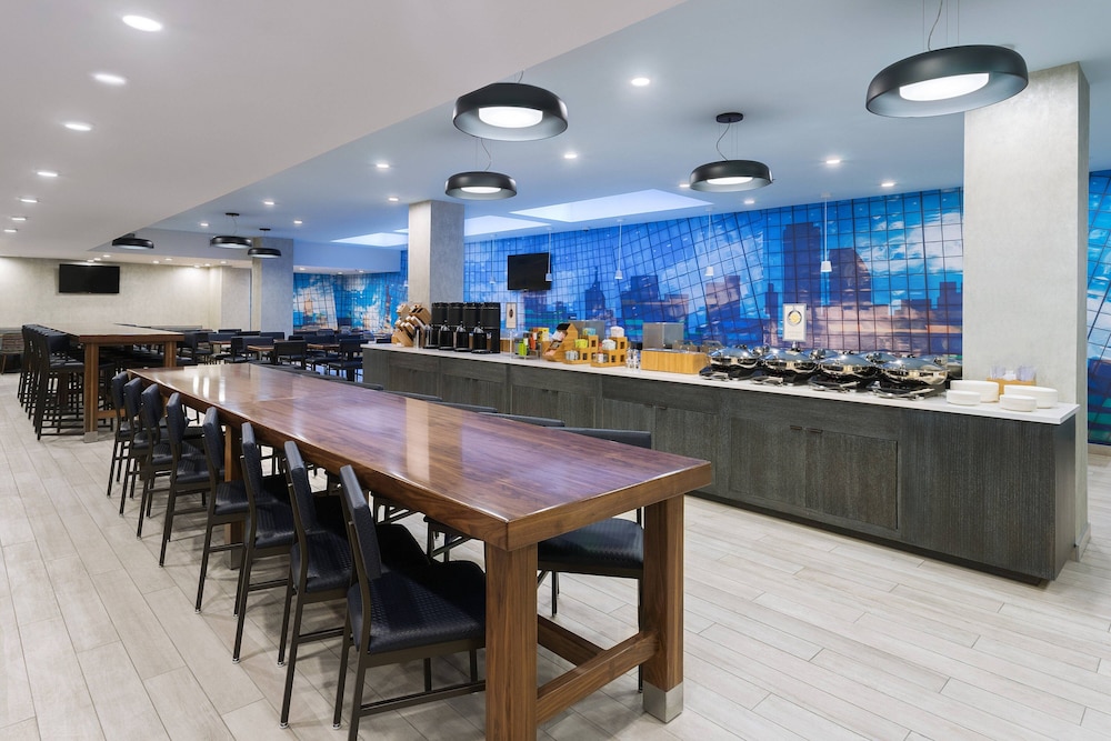 Fairfield Inn & Suites New York Manhattan / Central Park — Restaurant & bars in New York City, New York State