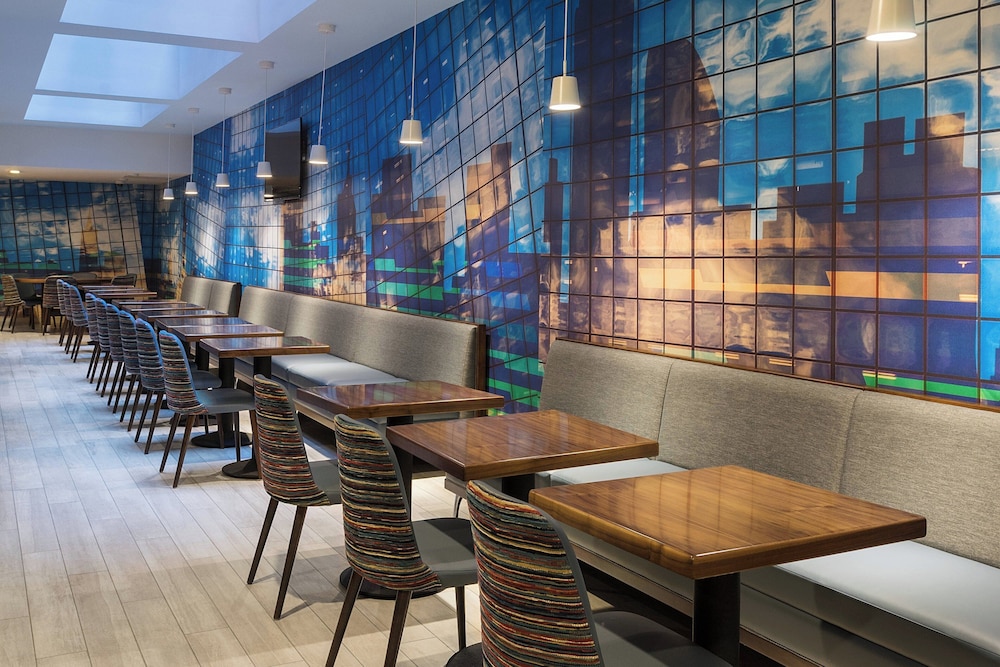 Fairfield Inn & Suites New York Manhattan / Central Park — Restaurant & bars in New York City, New York State