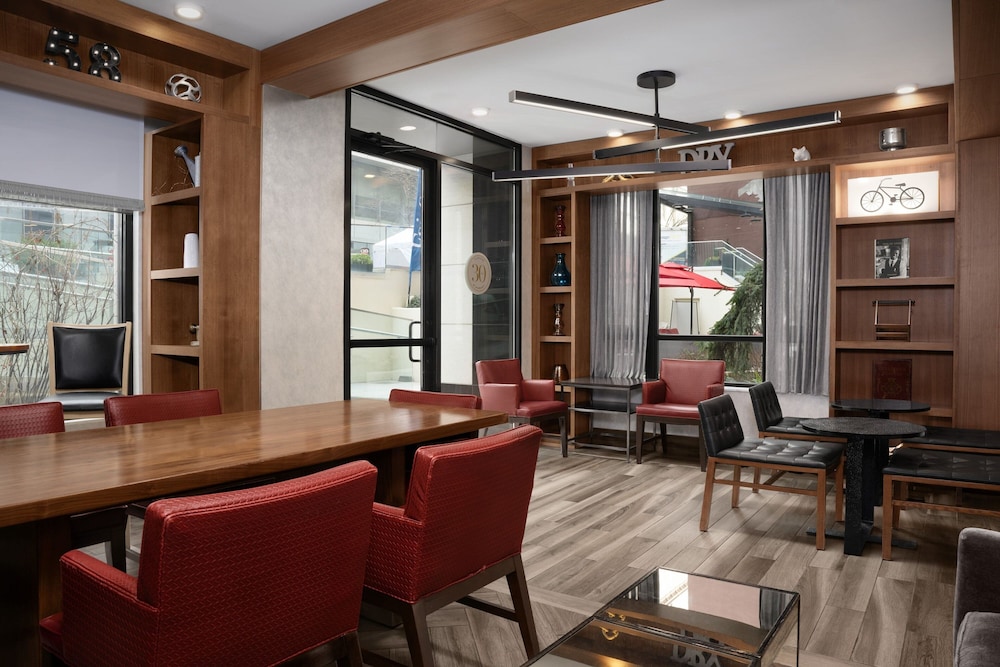 Fairfield Inn & Suites New York Manhattan / Central Park — Restaurant & bars in New York City, New York State