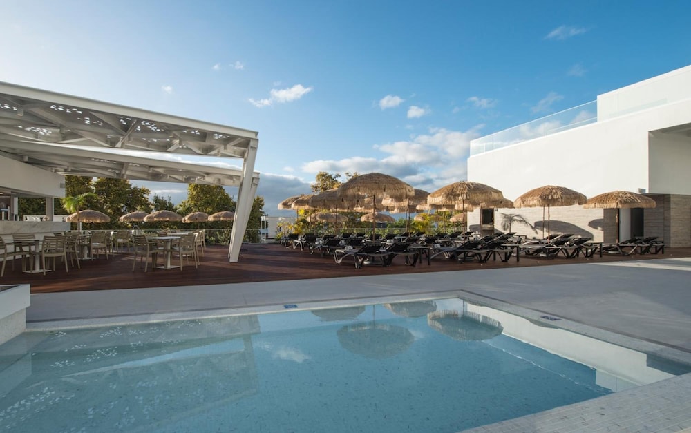 Hotel Alto Lido — Swimming pool in Funchal, Madeira