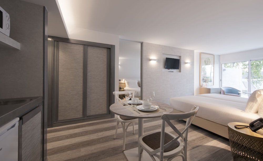 Hotel Alto Lido — Hotel rooms in Funchal, Madeira