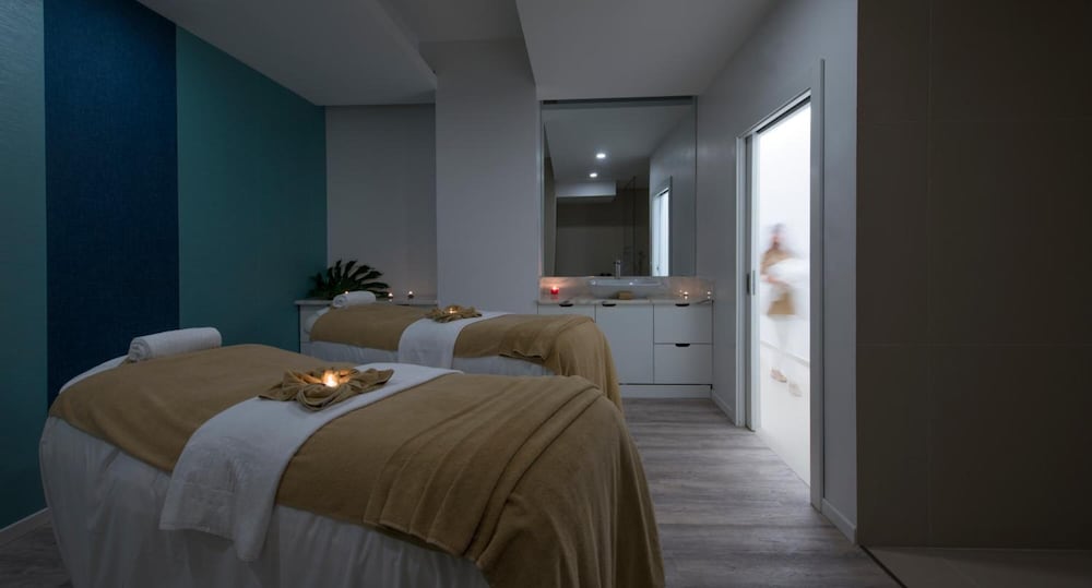 Hotel Alto Lido — Hotel rooms in Funchal, Madeira