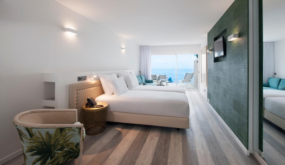 Hotel Alto Lido — Hotel rooms in Funchal, Madeira