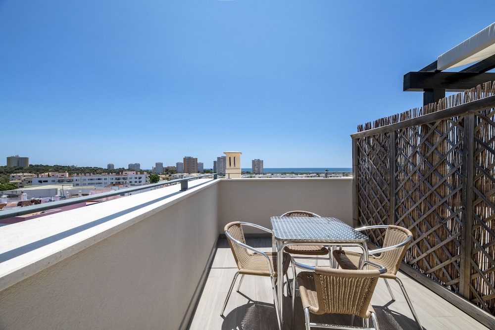 Alvormar Apartamentos Turísticos — Hotel rooms in Alvor, Faro