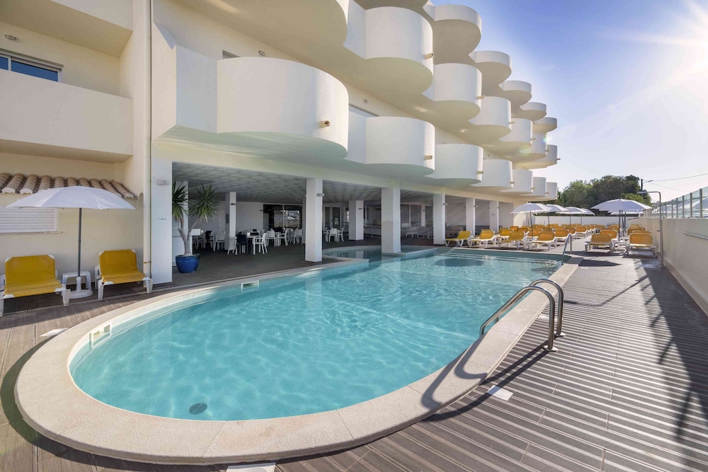Alvormar Apartamentos Turísticos — Main photo in Alvor, Faro