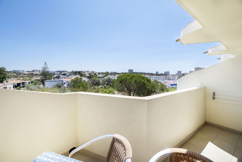 Alvormar Apartamentos Turísticos — Hotel rooms in Alvor, Faro