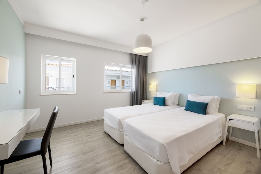 Alvormar Apartamentos Turísticos — Hotel rooms in Alvor, Faro