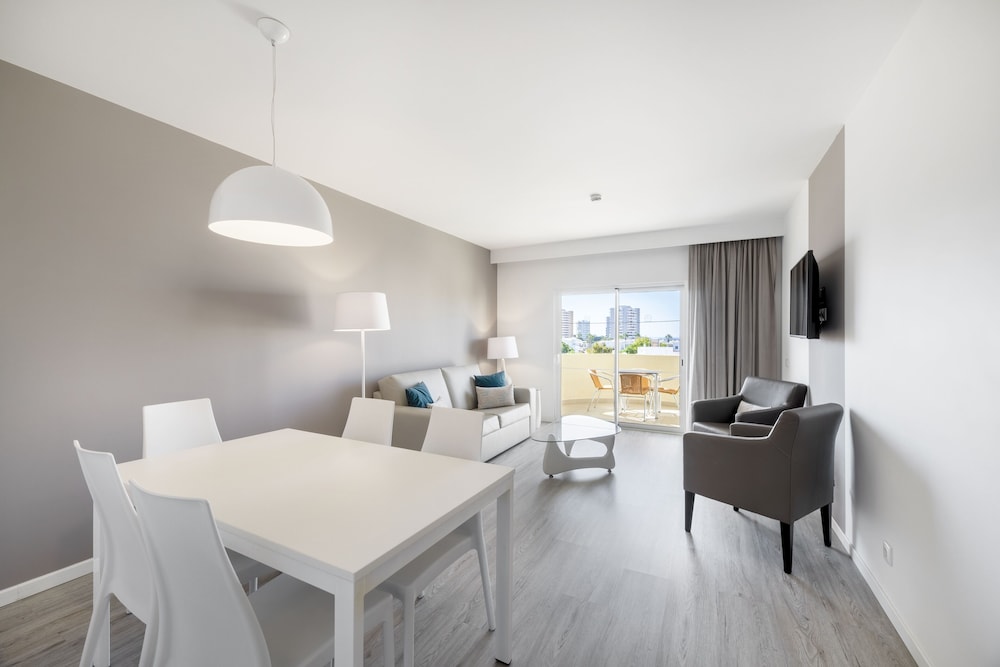Alvormar Apartamentos Turísticos — Hotel rooms in Alvor, Faro