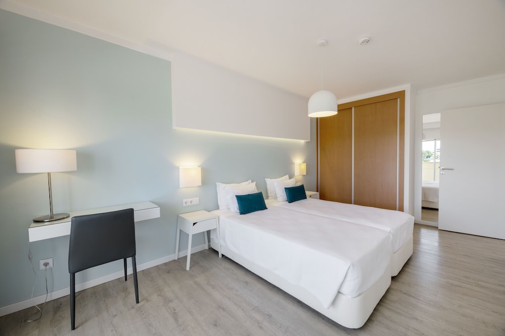 Alvormar Apartamentos Turísticos — Hotel rooms in Alvor, Faro